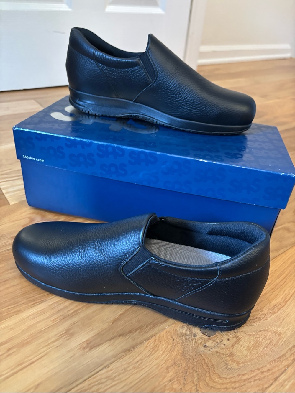 NEW SAS Women’s Black Leather Slip-On Comfort Loafers